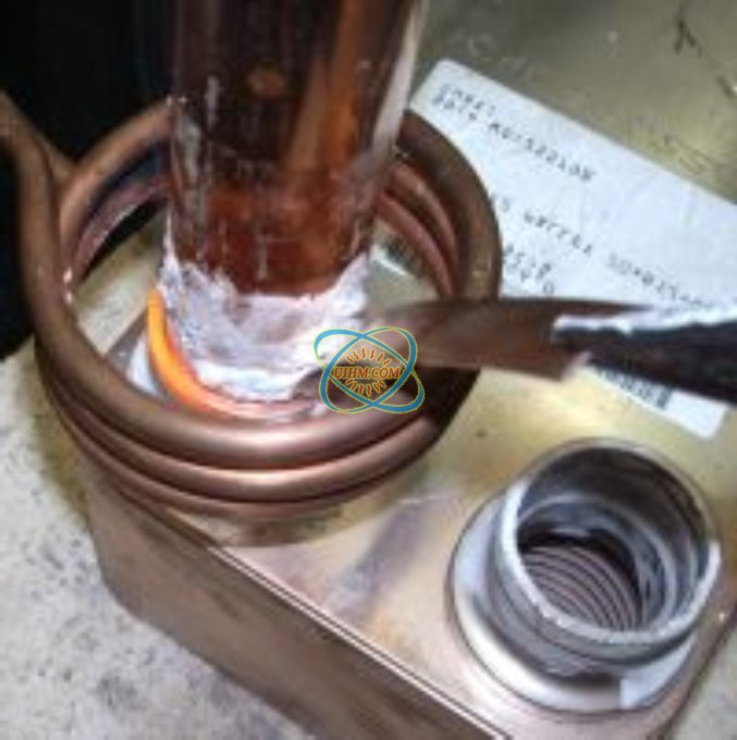 This illustration shows how the connecting sleeve of a plate heat exchanger is inductively brazed on