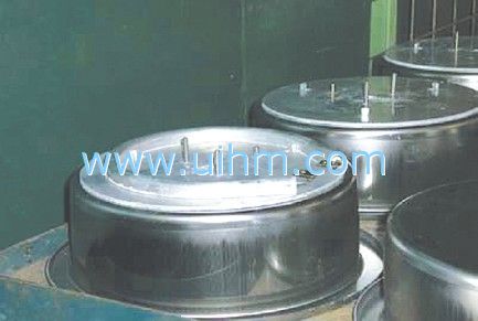 复合锅底感应钎焊流程演示 复合锅底感应钎焊流程演示