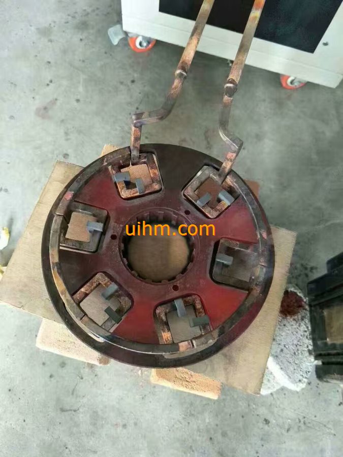 Customized induction coils based on the shape of the workpiece
