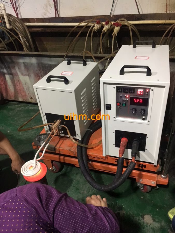 induction brazing top of condenser pipes by pancake induction coil_2 induction brazing top of condenser pipes by pancake induction coil_2