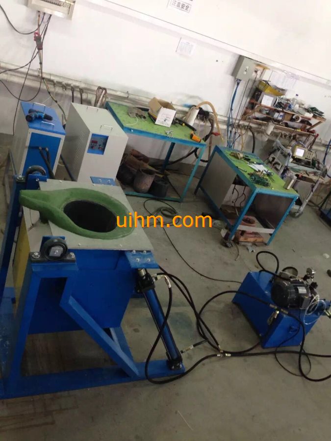 UM-60AB-MF induction melting machine with 50kg tilting furnace (3) UM-60AB-MF induction melting machine with 50kg tilting furnace (3)