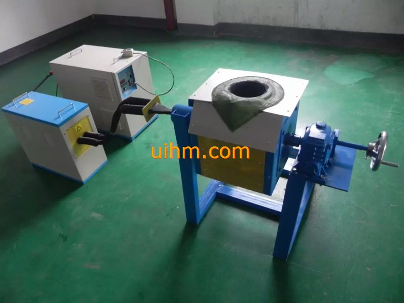 40KW MF induction melting machine with tilting furnace 40KW MF induction melting machine with tilting furnace